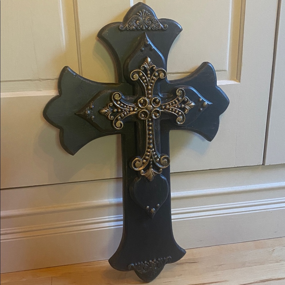 Elegant Black and Gold Gothic Ornate Vicotiran Wall Cross Decor